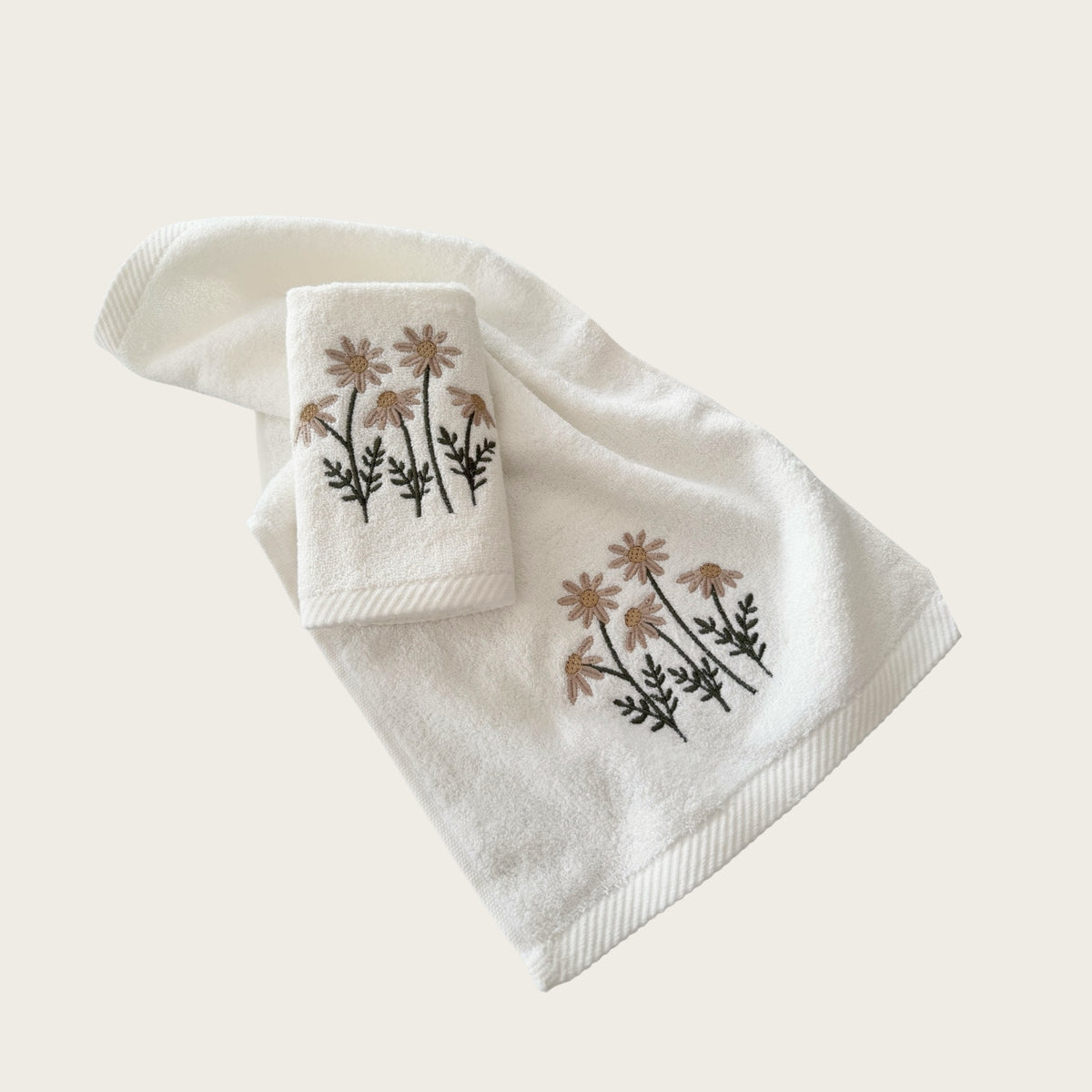 Guest Set Daisy Haze - Beige & Green Thread on Light Cream