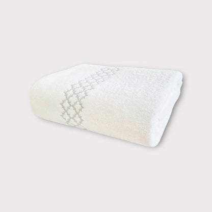 Bath Towel Arabesque - Silver Thread on White