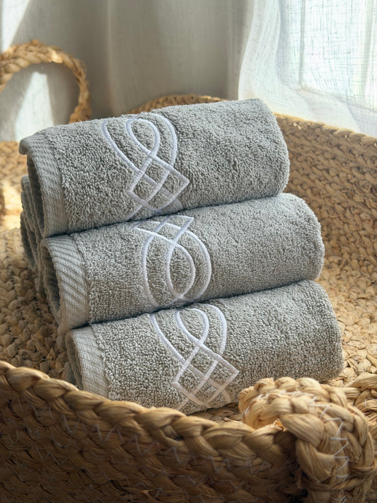 Guest Set Braids - White Thread on Gray