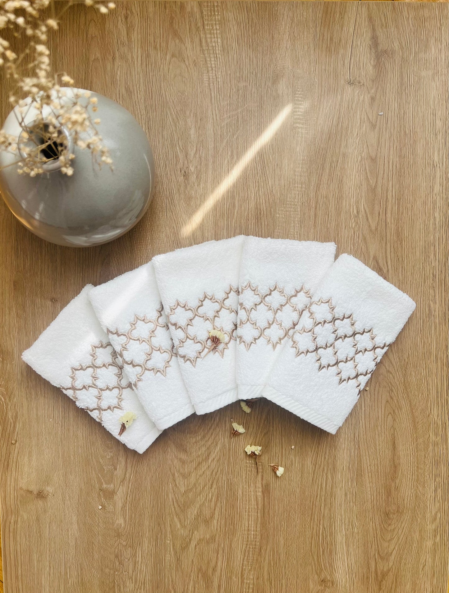 Guest Set Arabesque - Gold Thread on Light Cream