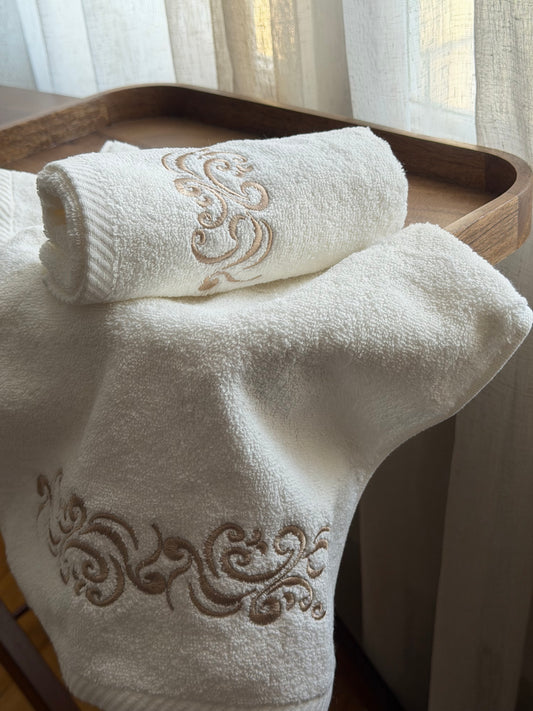Guest Set Willow - Gold Thread on Light Cream